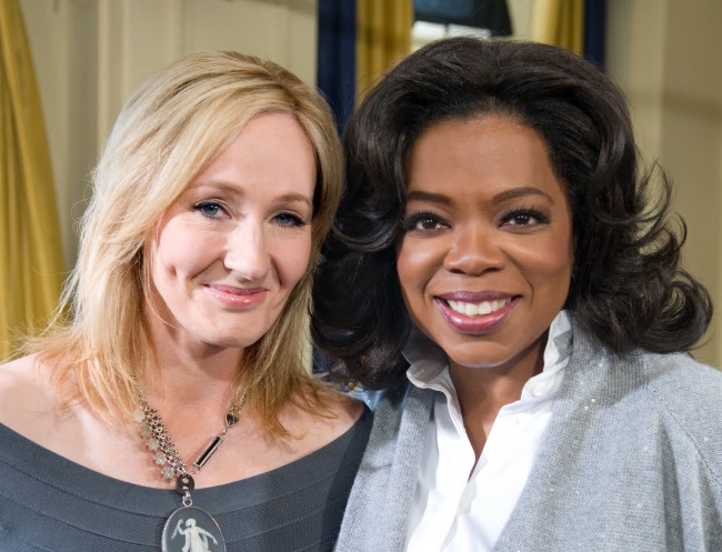 Em 2006, a Forbes disse também que JK era a segunda mulher mais   rica do mundo - na frente dela, apenas Oprah Winfrey