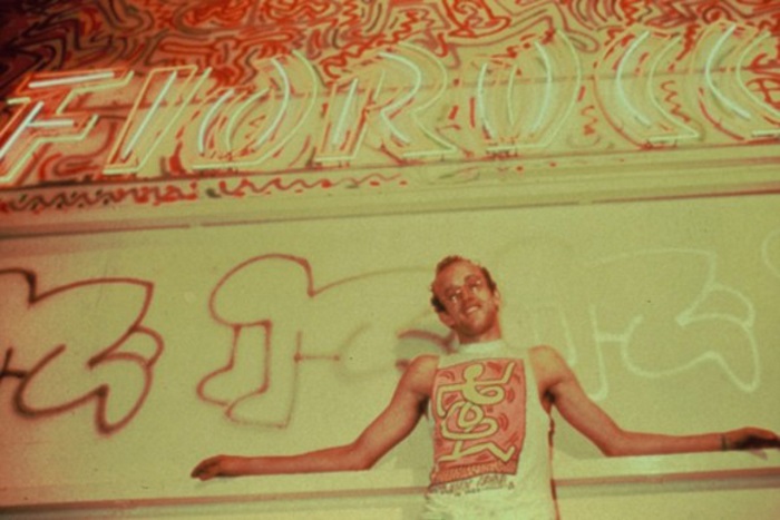 Outro artista pop, Keith Haring, pintou a loja da Fiorucci em Milão
