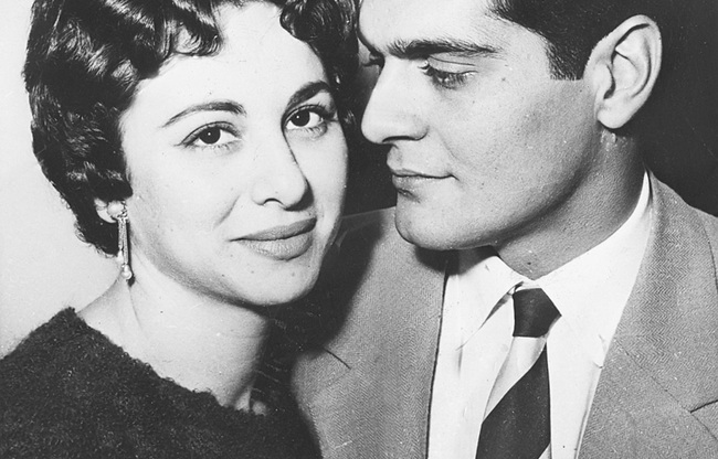 Mas para não dizer que não falamos de flores, e a vida pessoal do ator?  Em 54, Sharif estrelou Siraa Fil-Wadi, no Egito, ao lado de Faten Hamama. A atriz largou o diretor do filme, dizem, para se casar com Sharif