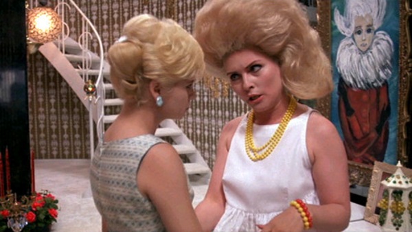 Em 88, Debbie esteve em Hairspray - E Éramos Todos Jovens, uma obra-prima do papa do trash, John Waters