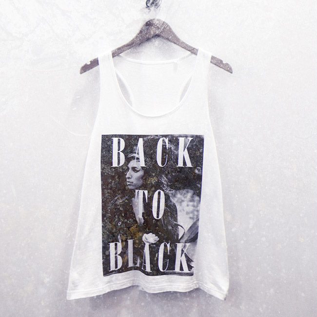 2. Ela é business. Esta camiseta Back to Black foi vendida pela rede de fast fashion H&M.