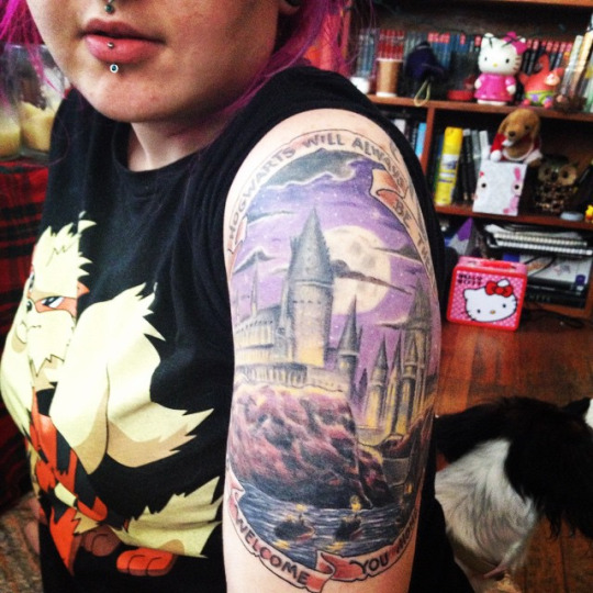 Fãs homenageiam Harry Potter fazendo tatuagens