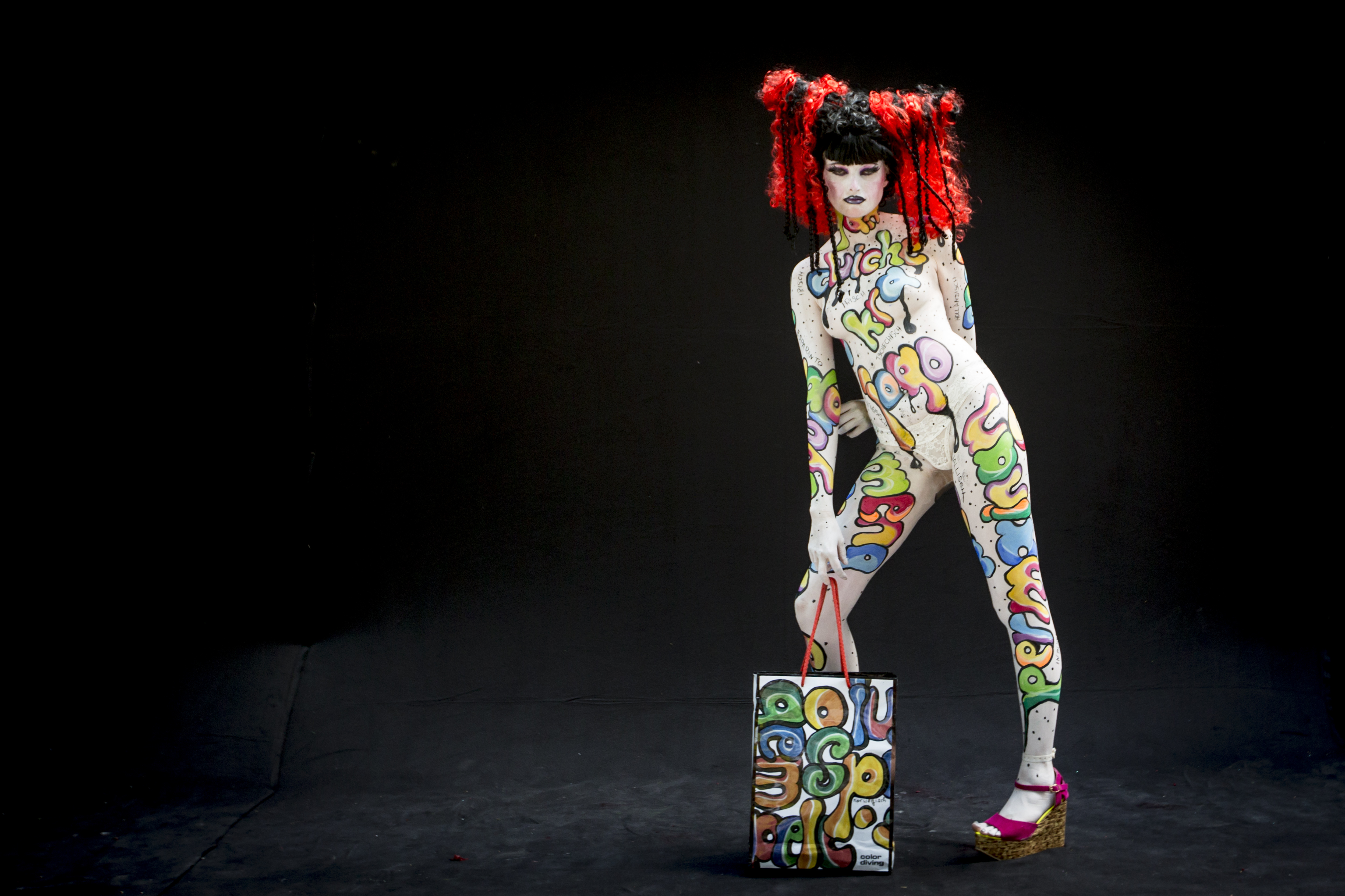 Modelo participa de competição de pintura corporal na Áustria