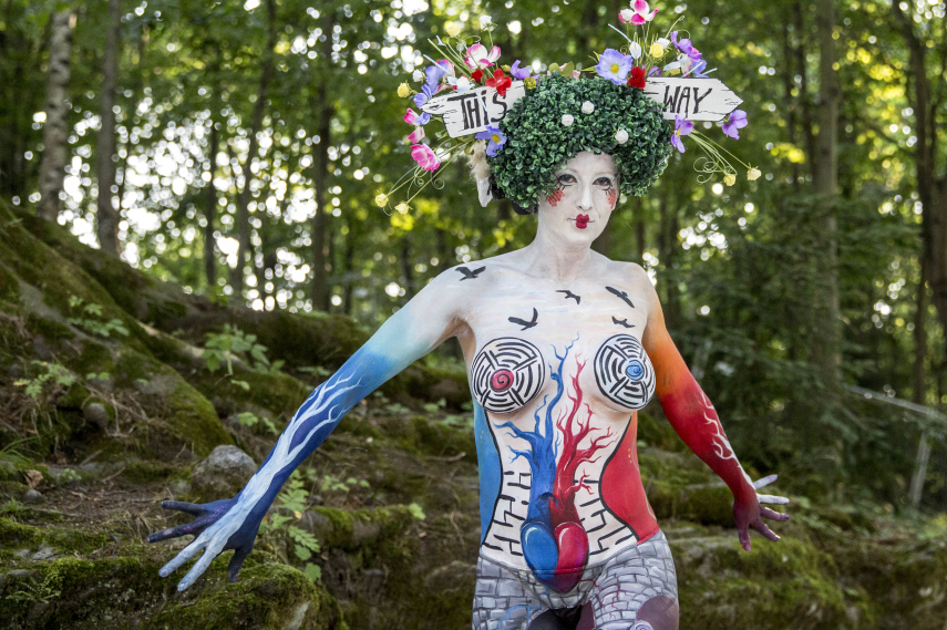Modelo participa de competição de pintura corporal na Áustria