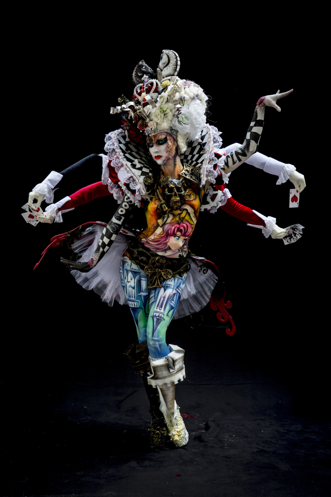 Modelo participa de competição de pintura corporal na Áustria