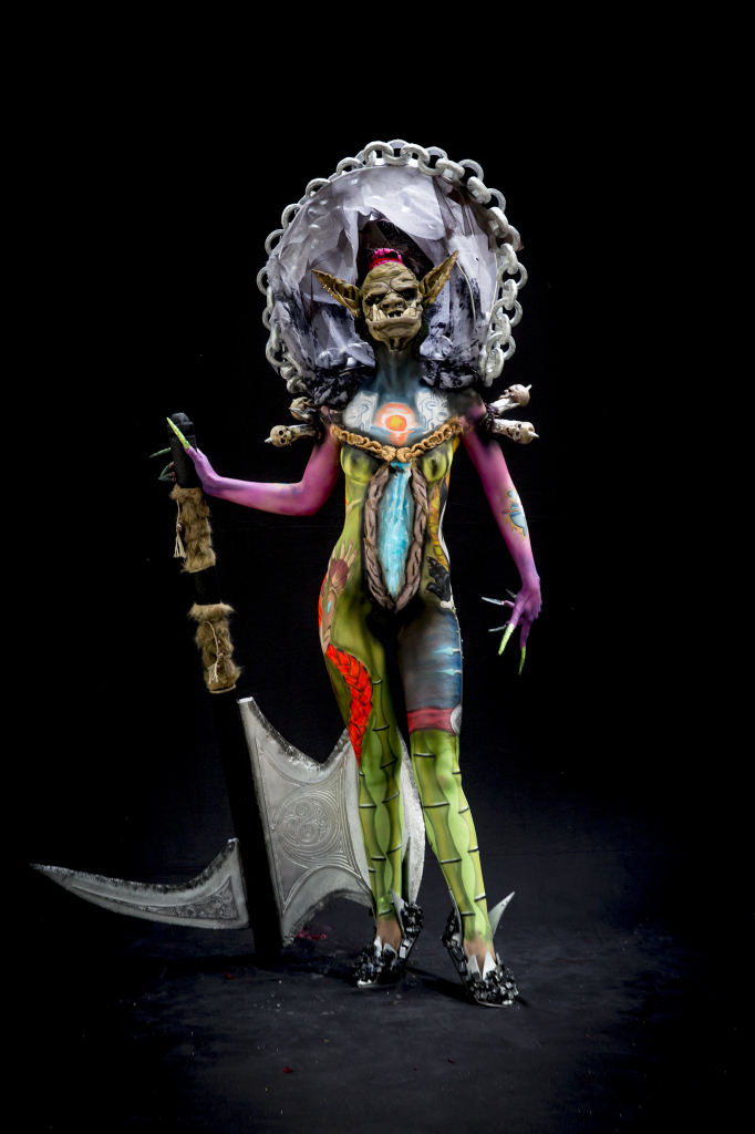 Modelo participa de competição de pintura corporal na Áustria