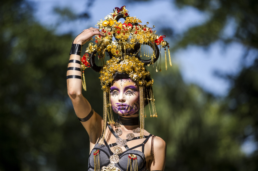 Modelo participa de competição de pintura corporal na Áustria