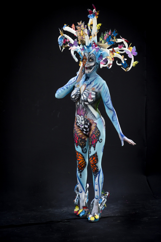 Modelo participa de competição de pintura corporal na Áustria