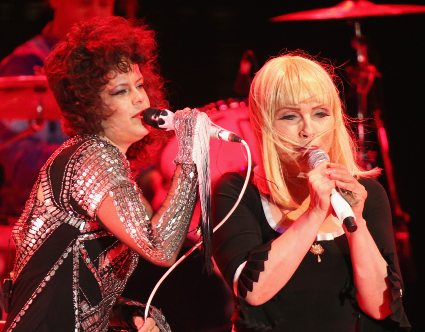 Debbie Harry com Regine Chassagne