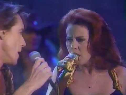 Com a vocalista Kate Pierson of The B-52's, Iggy Pop conheceu um de seus maiores sucessos comerciais, Candy, em 1990.