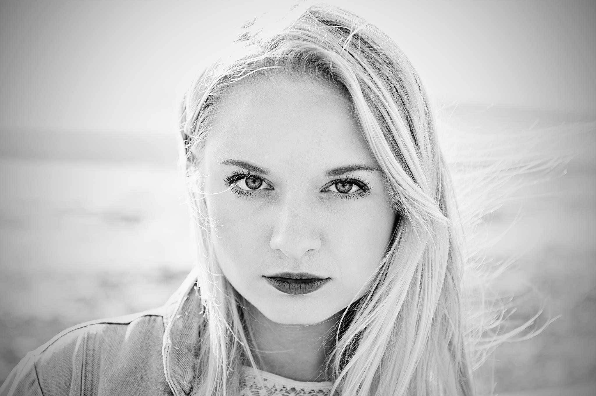 A britânica Låpsley gravou um EP no próprio quarto que foi o maior sucesso. No começo desse ano ela soltou o Understudy, um EP um pouquinho mais produzido, que também fez um barulho.