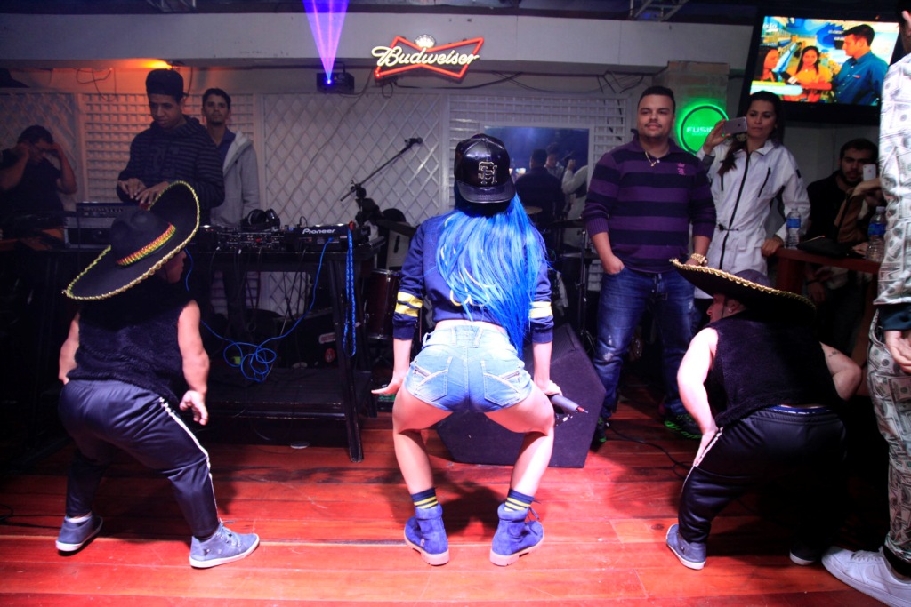 MC Tati Zaqui no Villa Di Phoenix em Campos do Jordão
