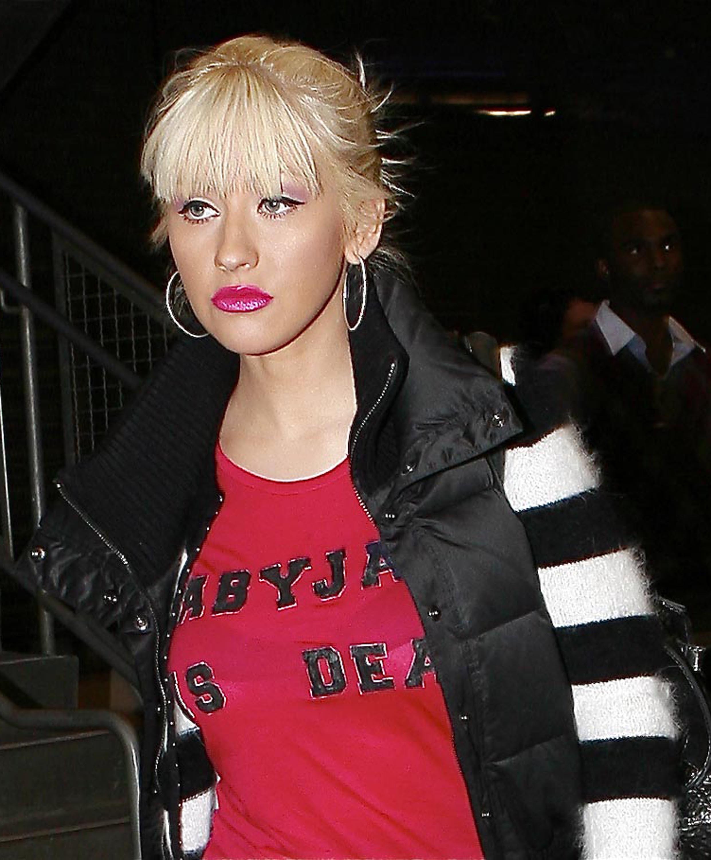 Muito se falava da volta triunfal de Christina Aguilera com o álbum "Lotus". Porém, o disco foi lançado, foi um fracasso de vendas e a sua turnê , a Lotus Tour, também foi um fiasco. Alguns fãs alegam que a cantora dividia o seu tempo com o programa "The Voice", e não teve foco na carreira. Tomou de 7.
