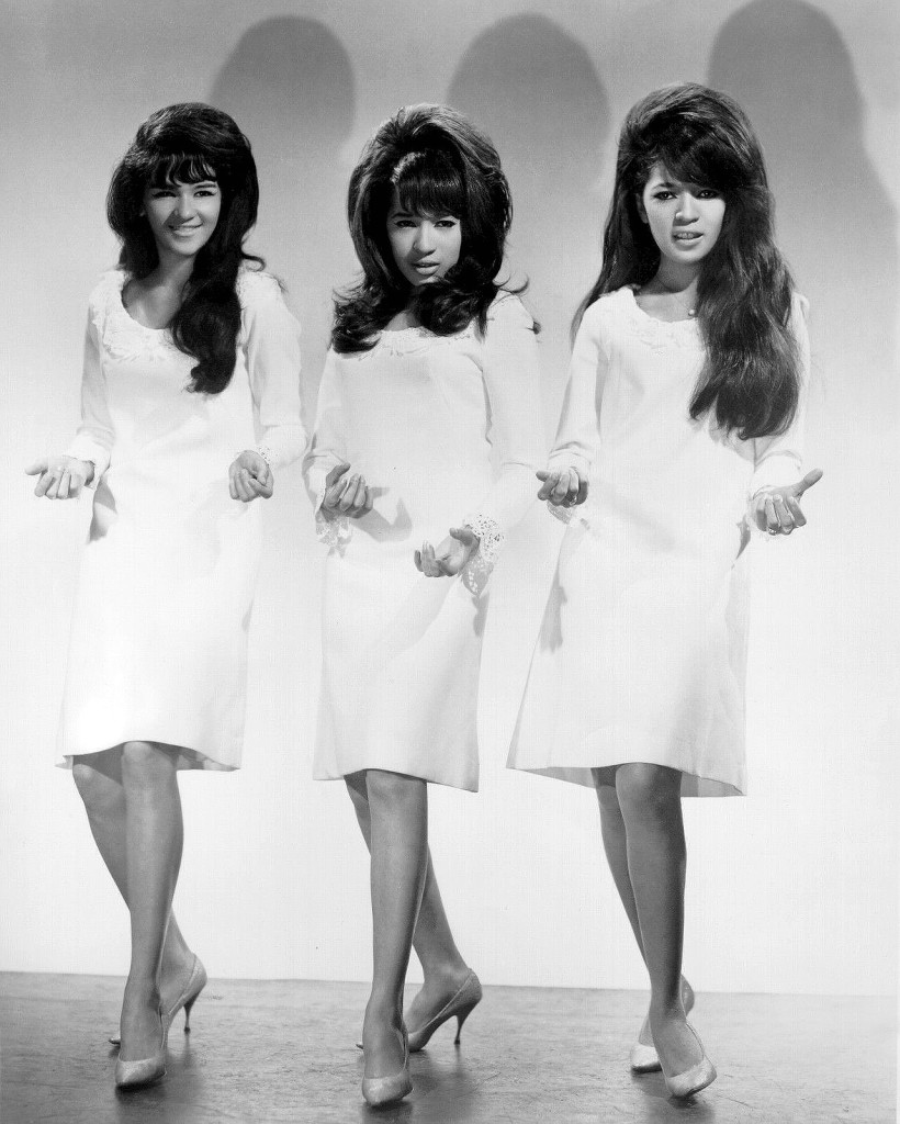 6. Amy chamou atenção para seus ídolos como o trio feminino The Ronettes (foto) e ainda para Frank Sinatra, Dinah Washington, Ella Fitzgerald, entre muitos outros. 