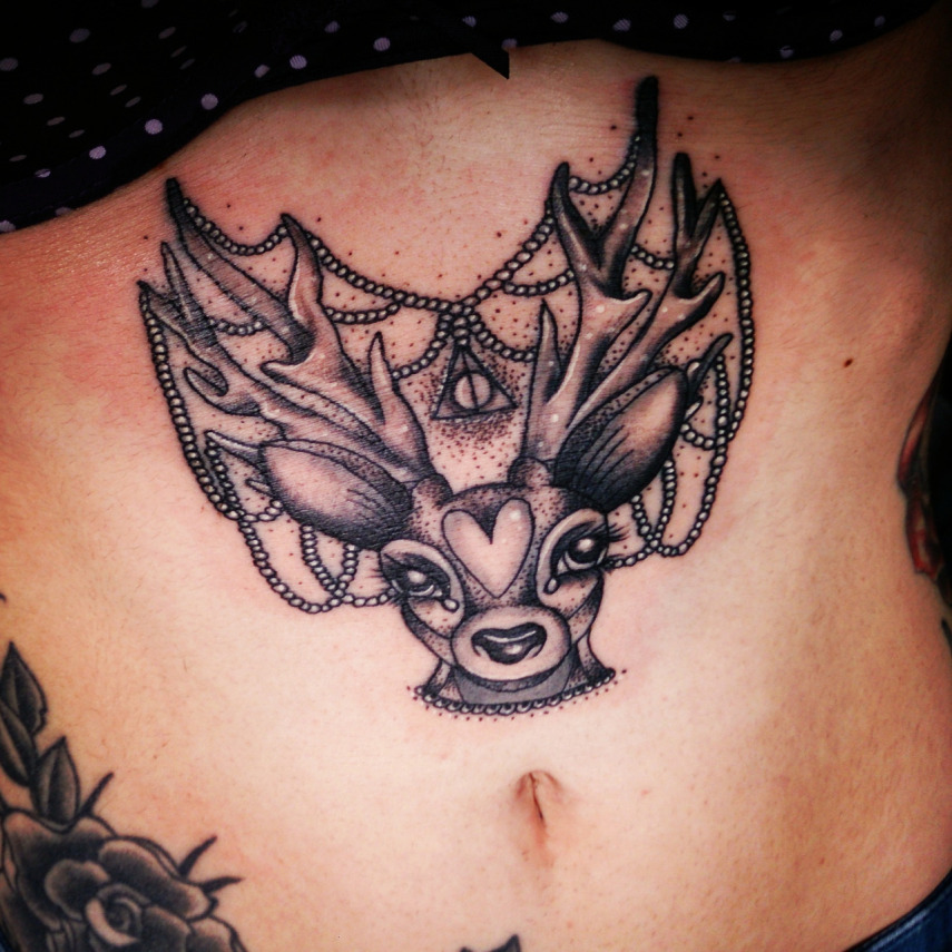 Fãs homenageiam Harry Potter fazendo tatuagens