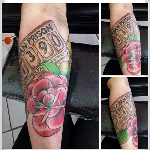 Fãs homenageiam Harry Potter fazendo tatuagens