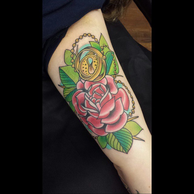 Fãs homenageiam Harry Potter fazendo tatuagens