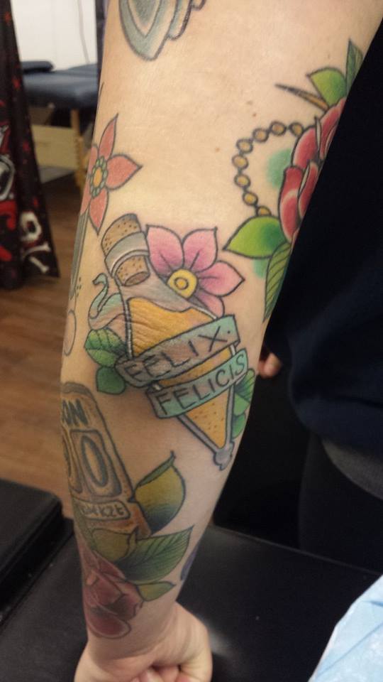 Fãs homenageiam Harry Potter fazendo tatuagens