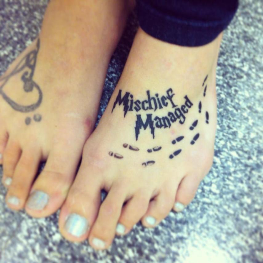 Fãs homenageiam Harry Potter fazendo tatuagens