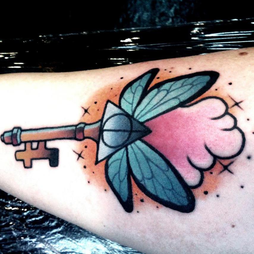 Fãs homenageiam Harry Potter fazendo tatuagens