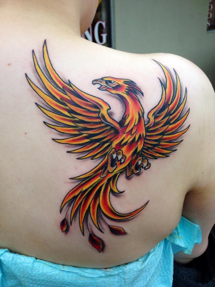 Fãs homenageiam Harry Potter fazendo tatuagens