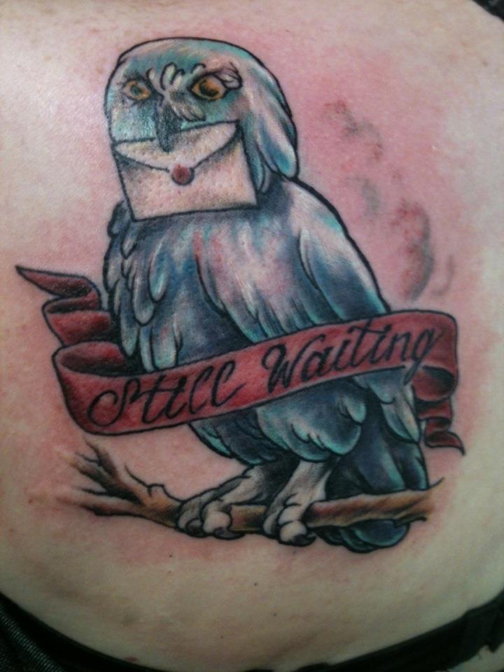 Fãs homenageiam Harry Potter fazendo tatuagens