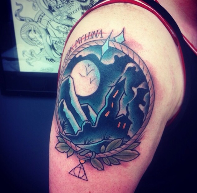 Fãs homenageiam Harry Potter fazendo tatuagens