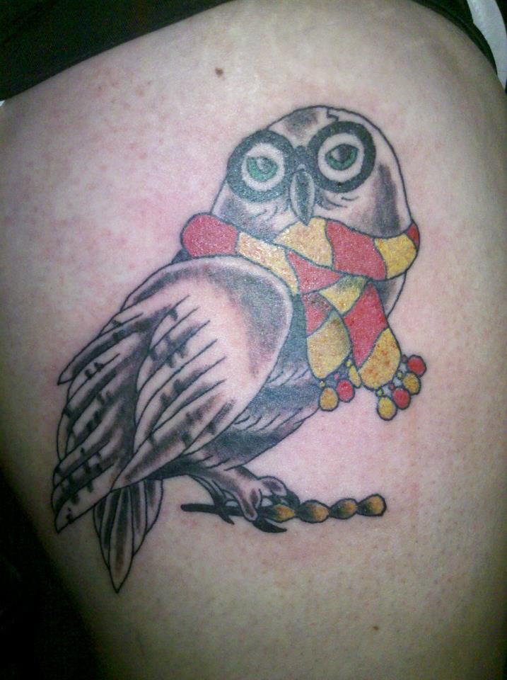 Fãs homenageiam Harry Potter fazendo tatuagens