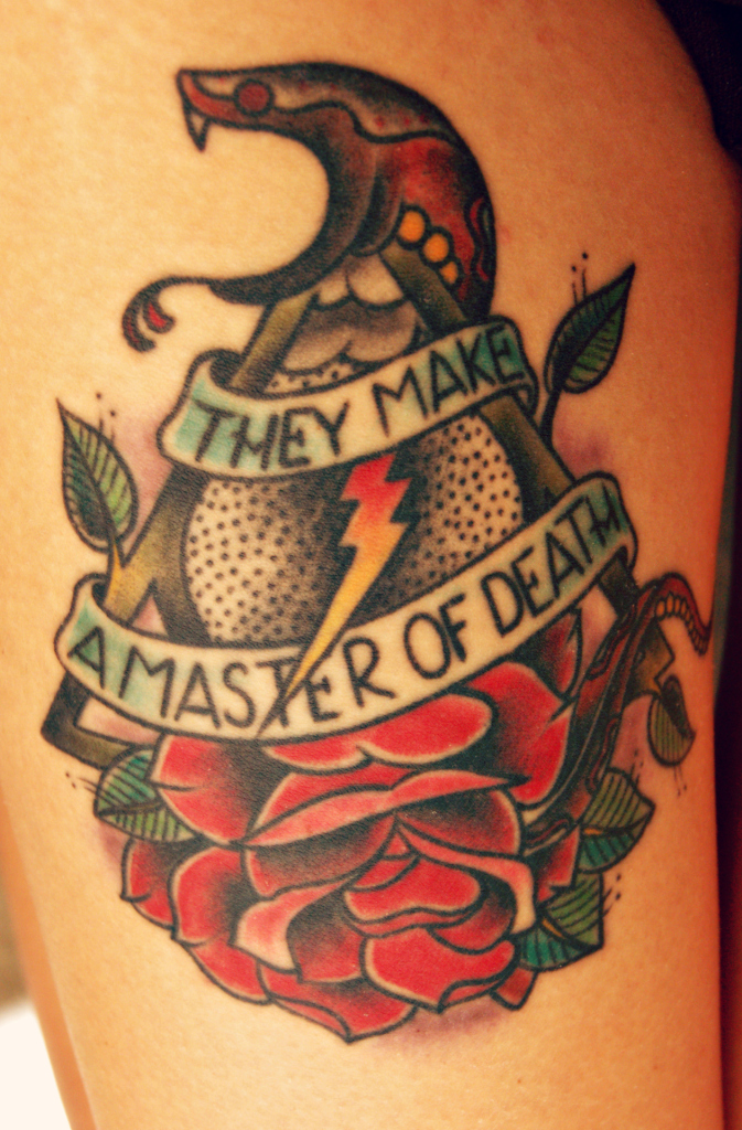 Fãs homenageiam Harry Potter fazendo tatuagens
