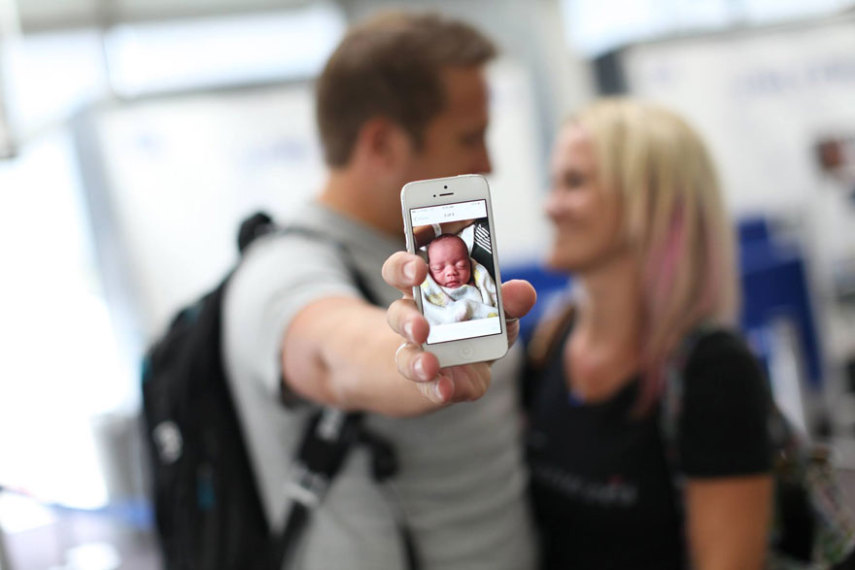 David e Sarah Olson conheceram sua filha adotiva no hospital