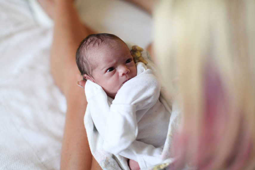 David e Sarah Olson conheceram sua filha adotiva no hospital