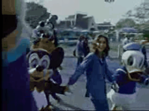 Teve banda que optou por gravar um clipe no parque, como foi o caso da música <i>Please Mr. Postman</i>, do <b>The Carpenters</b>. Não dá pra dizer que uma coisa tenha a ver com a outra, mas fazer o quê?