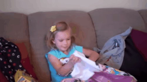A Disney também fez parte de memes de internet, como no vídeo da menina que ganha uma viagem para o parque de aniversário.