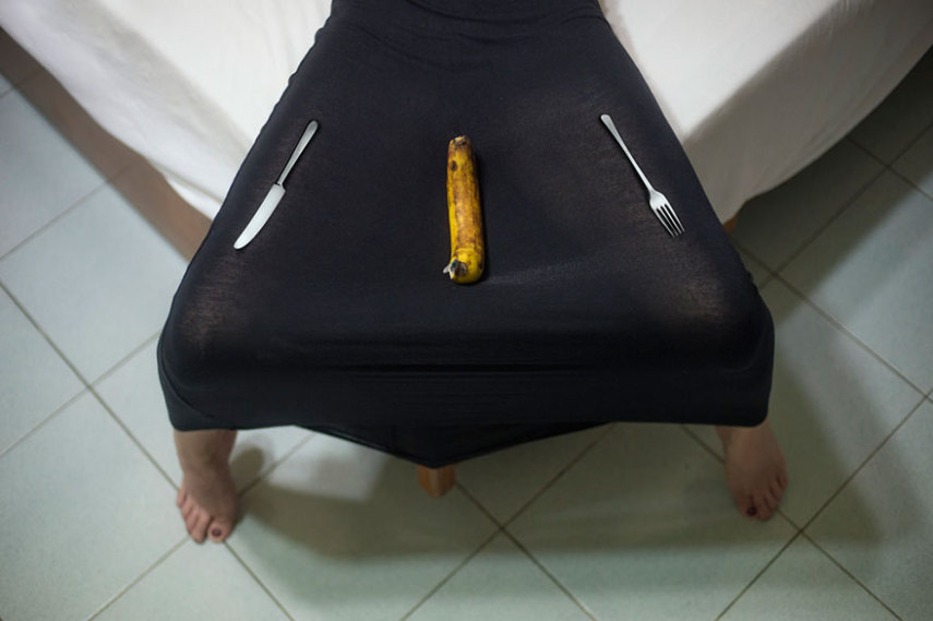 Fotógrafa taiwanesa explora temas da feminilidade, como sexualidade, parto, menstruação e maturidade, e também os desafios enfrentados pela mulher na sociedade em uma série de fotos surreal