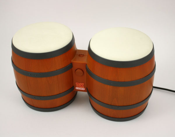 Função: serve de controle para o game musical Donkey Konga 