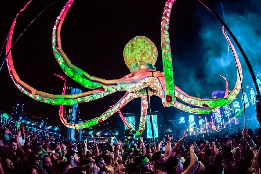 Um dos maiores festivais de eletrônica do mundo chega pela primeira vez ao Brasil. Quando: 4 e 5 de dezembroOnde: Autódromo de Interlagos Ingressos: http://brasil.electricdaisycarnival.com/?gclid=CPK_8vaJx8YCFQ8YHwod__YCow