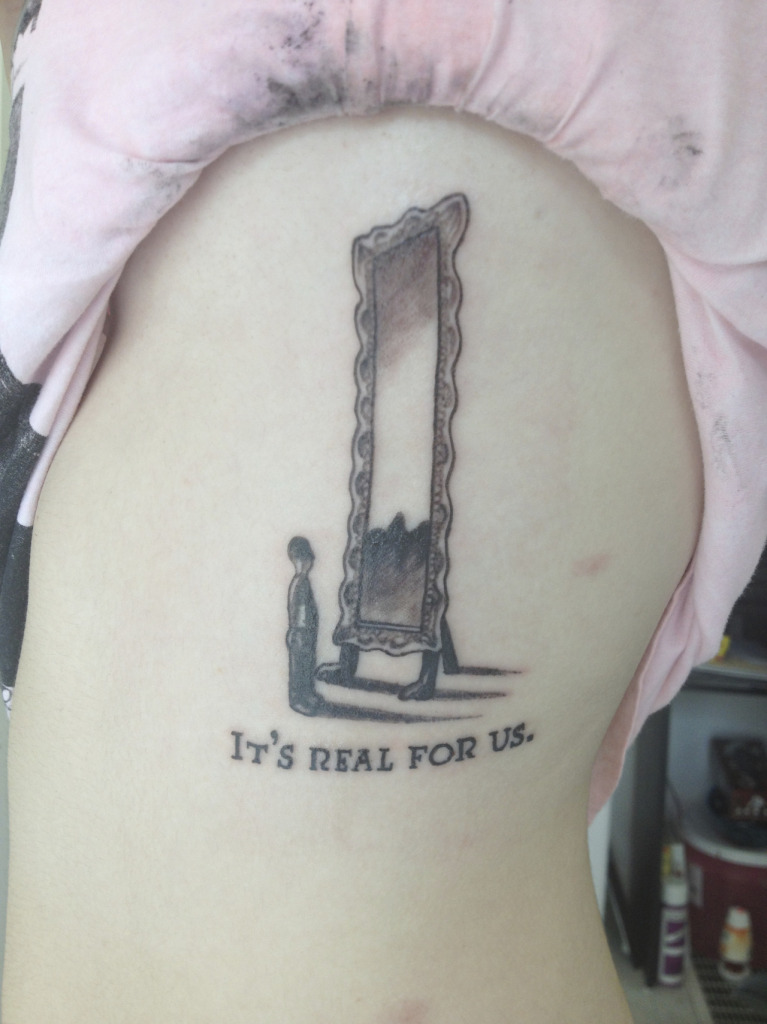 Fãs homenageiam Harry Potter fazendo tatuagens