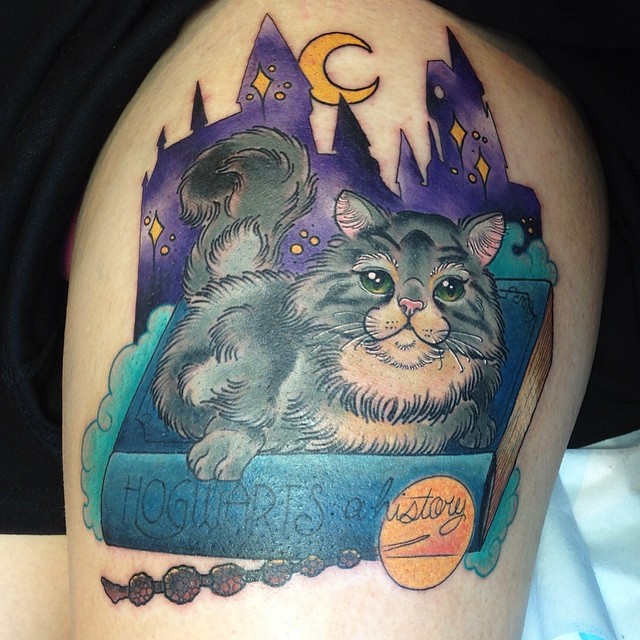 Fãs homenageiam Harry Potter fazendo tatuagens