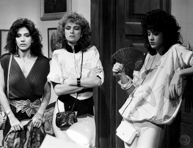 A irmã de <b>Luma de Oliveira</b> também era conhecida nos editoriais de moda e nas telinhas. Em <i>Roque Santeiro</i>, ela era uma das dançarinas da boate Sexus.