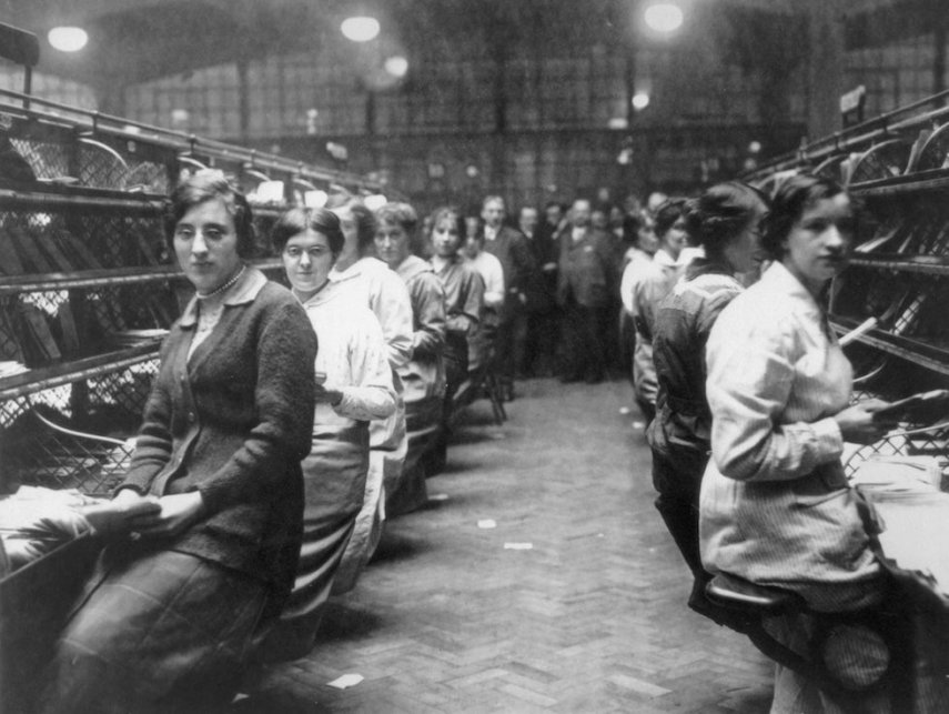 Série fotográfica mostra a evolução das mulheres no mercado de trabalho 