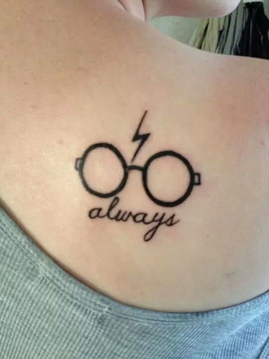 Fãs homenageiam Harry Potter fazendo tatuagens