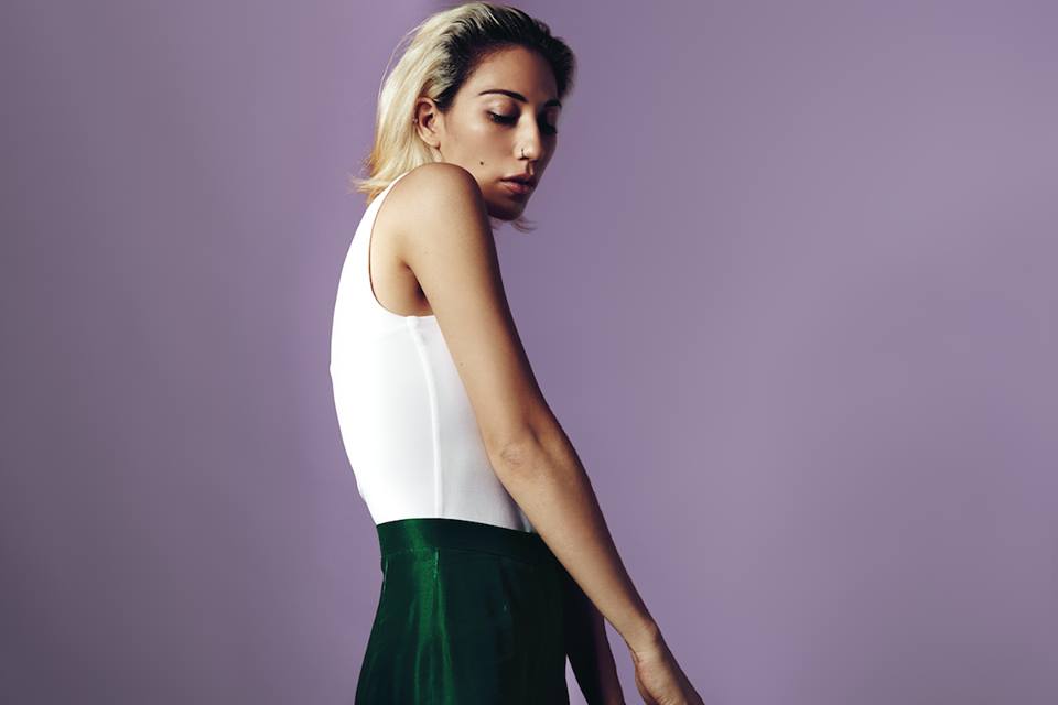 Valerie Teicher, a Tei Shi, nasceu na Argentina, mas mora no Brooklyn. Ela faz uma mistura de shoegaze, indiepop e R&B e foi convidada pelos britânicos do Glass Animals para cantar em Holiest, música deles do álbum Gooey.