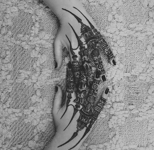 Dupla de artistas é especialista em tattoos que se completam