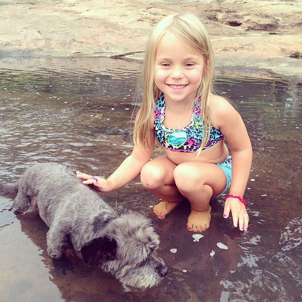 Nicole Elliot e sua filha, Paisley, adotaram o cão Chester de um abrigo. Ele tem câncer e está vivendo os melhores dias de sua vida