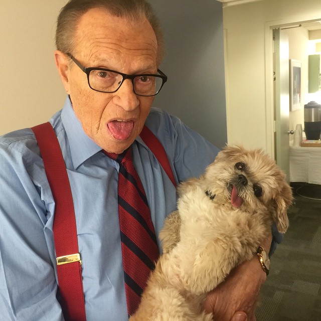 Com o Larry King (que falhou um pouco nessa imitação da Marnie)