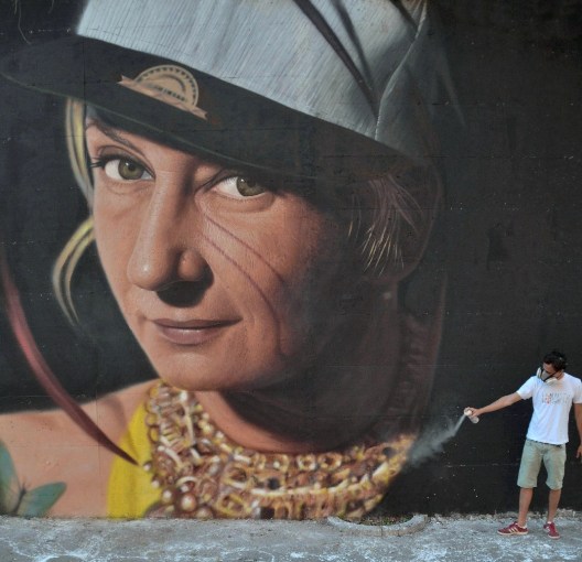 Italiano faz grafites hiper-realistas gigantes usando latas de spray