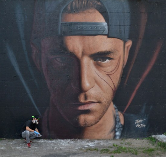 Italiano faz grafites hiper-realistas gigantes usando latas de spray