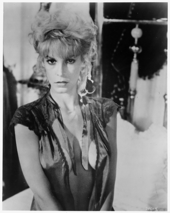 Jamie Lee Curtis, em visual loiro, viveu a playmate