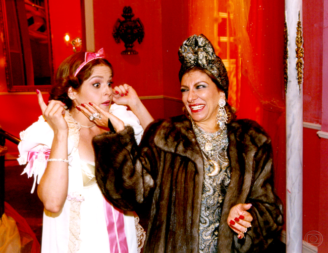 Tentando salvar a linha de humor sofisticado, a Globo produziu esta atração com atrizes como Drica de Moraes e Marília Pêra, mas não houve muita repercussão