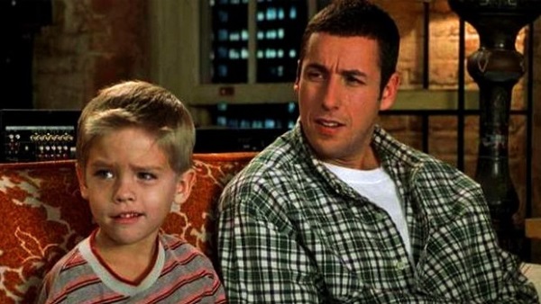 O babaca Sonny (Adam Sandler) decide adotar o garoto Julian, e a comédia emocional começa. Um pai diferente mas, ainda assim, um paizão